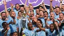 4. Manchester City - Tengah sengit bersama Liverpool meraih gelar juara Premier League. Peluang Man City meraih treble winner bahkan empat gelar dalam satu musim. (AFP/Oli Scarff)