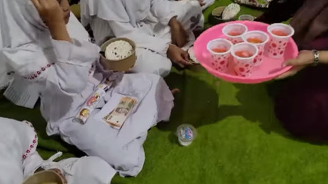 Siapkan Makanan, Bule Cantik Mualaf Asal Amerika Ikut Acara Maulid Nabi '