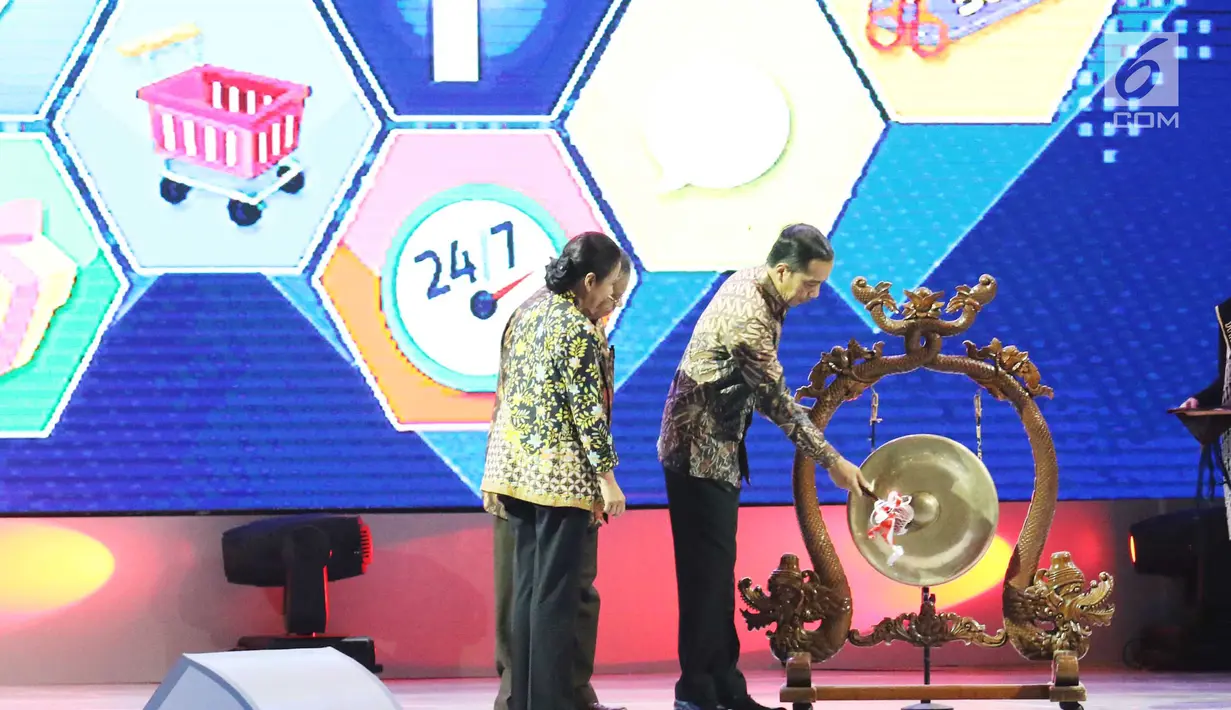 Presiden Joko Widodo (Jokowi) memberikan sambutan saat membuka  Indonesia Business and Development Expo (IBD Expo) di Jakarta Convention Center, Rabu (20/9). IBD Expo membahas perkembangan ekonomi digital. (Liputan6.com/Angga Yuniar)