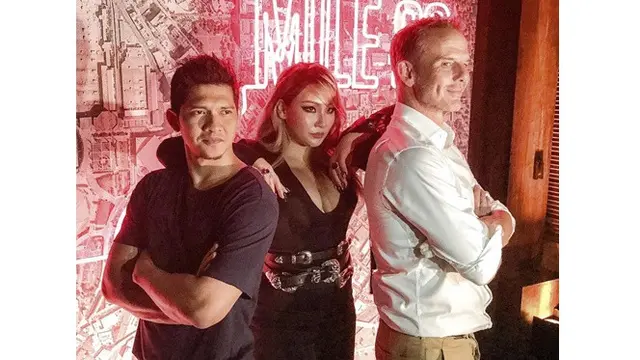 6 Potret Iko Uwais Bareng Aktor Terkenal di Dunia, Tak Kalah Keren
