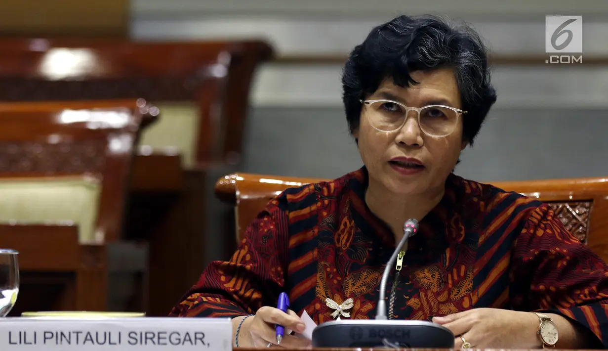 Calon pimpinan KPK Lili Pintauli Siregar saat menjalani uji kelayakan dan kepatutan (fit and proper test) di ruang rapat Komisi III DPR RI, Jakarta, Rabu (11/9/2019). Lili menjadi calon pimpinan KPK perempuan satu-satunya. (Liputan6.com/JohanTallo)