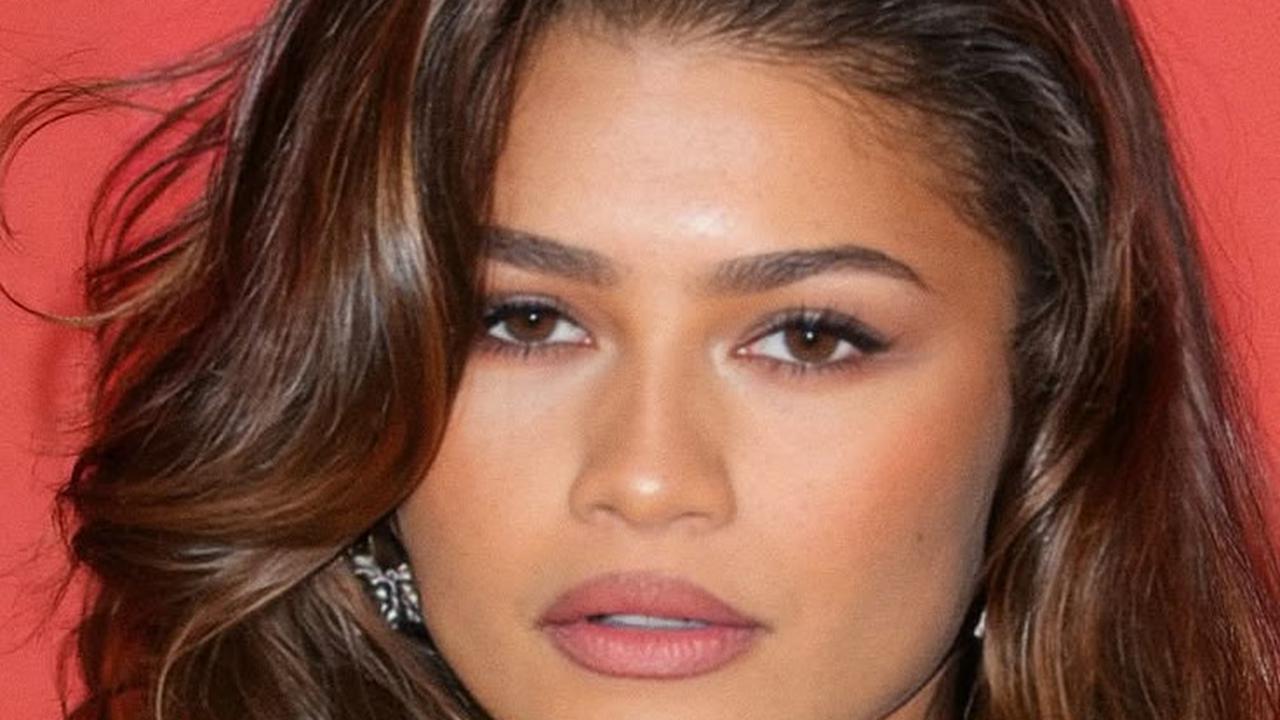 Potret Zendaya dengan Rambut Bouncy Lob-nya (©Pinterest)