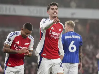 Pemain Arsenal, Kai Havertz melakukan selebrasi setelah mencetak gol ke gawang Ipswich Town pada laga lanjutan Liga Inggris 2024/2025 di Emirates Stadium, London, Inggris, Sabtu (28/12/2024) WIB. (AP Photo/Kin Cheung)