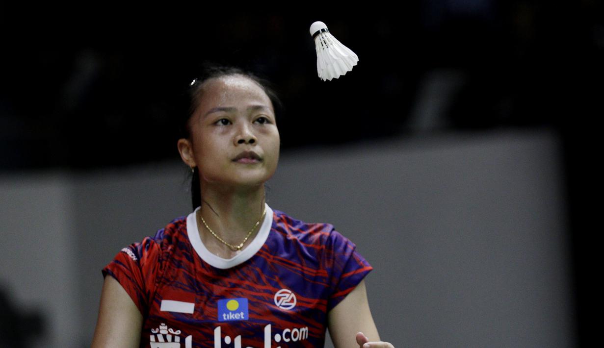 Tunggal Putri Indonesia, Fitriani, saat melawan wakil China, Han Yue, pada laga Indonesia Masters 2020 di Istora, Jakarta, Rabu (15/1/2020). Fitriani kalah dengan skor 6-21 dan 17-21. (Bola.com/M Iqbal Ichsan)