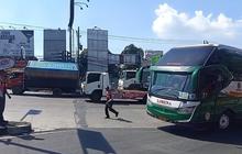 Pemkot Semarang Intensifkan Sosialisasi Portal Pembatas Ketinggian Kendaraan untuk Keselamatan di Jalan Prof. Hamka