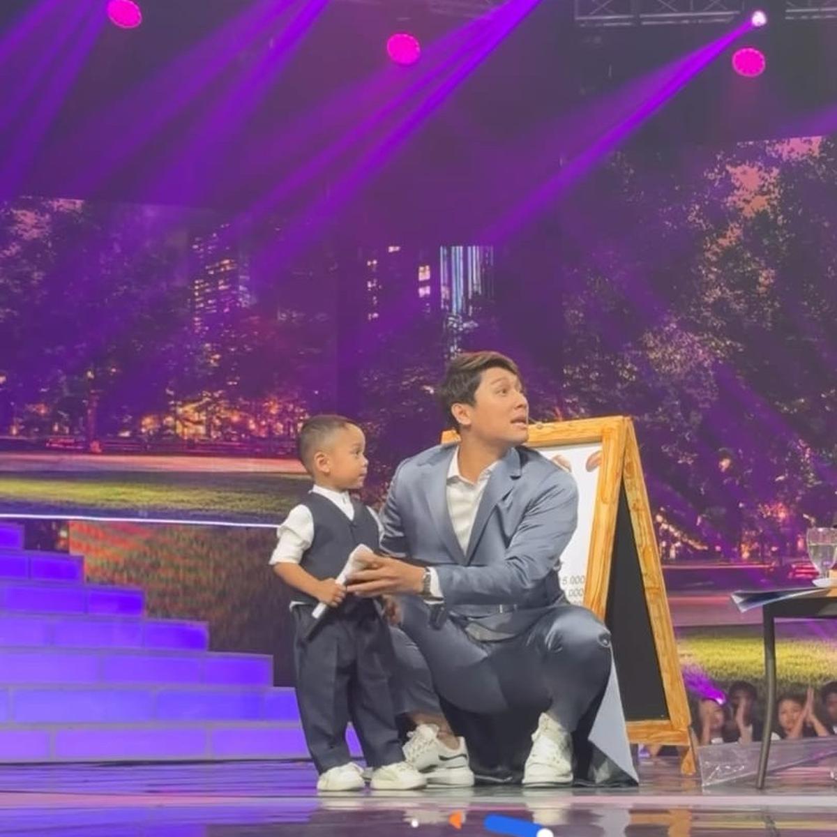 Momen Abang L Nyanyi 'Terlalu Cinta' buat Syifa Hadju