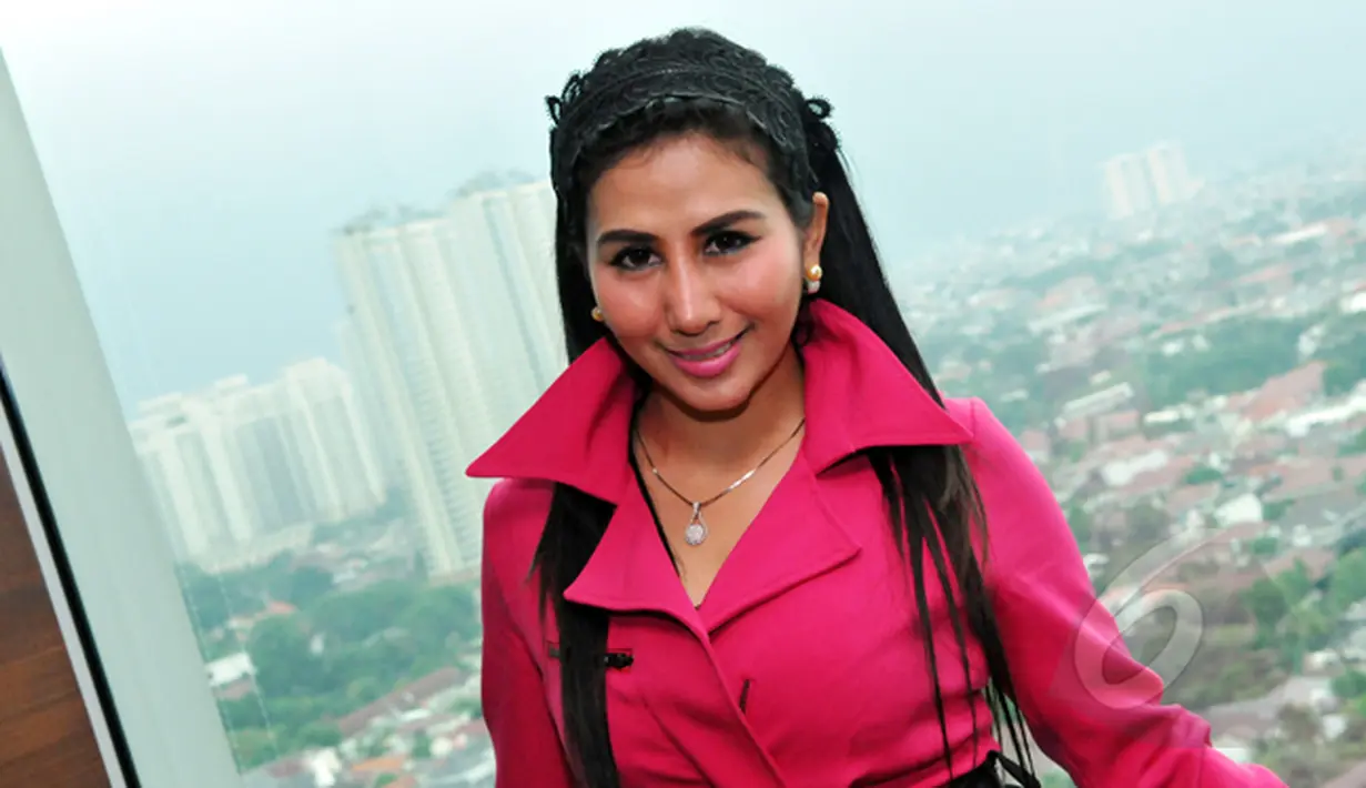 Meski Ratna Dilla menganggap permasalahannya dengan Anang belumlah selesai, namun dirinya mengikhlaskan sisa uang yang seharusnya menjadi sebuah lagu tak dikembalikan. Foto diambil pada Senin (23/2/2015). (Liputan6.com/Panji Diksana)