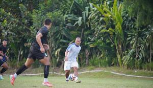 Pemain anyar PSIS Semarang, Wawan Febrianto, telah bergabung dan mendapatkan kesempatan untuk mengikuti uji coba kontra PSIM Yogyakarta di Lapangan Yogyakarta International School (YIS), Sleman, Sabtu (13/12/2025). (DOK PSIS)