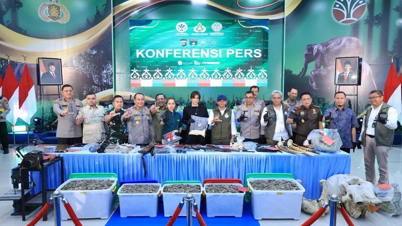 FOTO:  Polda Riau Bongkar Sindikat Perburuan Gajah Sumatera
