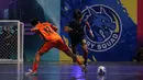 Pemain Fury Squad, Ammar (kanan) berebut bola dengan pemain Nova Titans, Bayu S dalam laga Futsal X Series 2 di GOR UNJ, Rawamangun, Jakarta, Sabtu (17/01/2026). (Bola.com/Bagaskara Lazuardi)