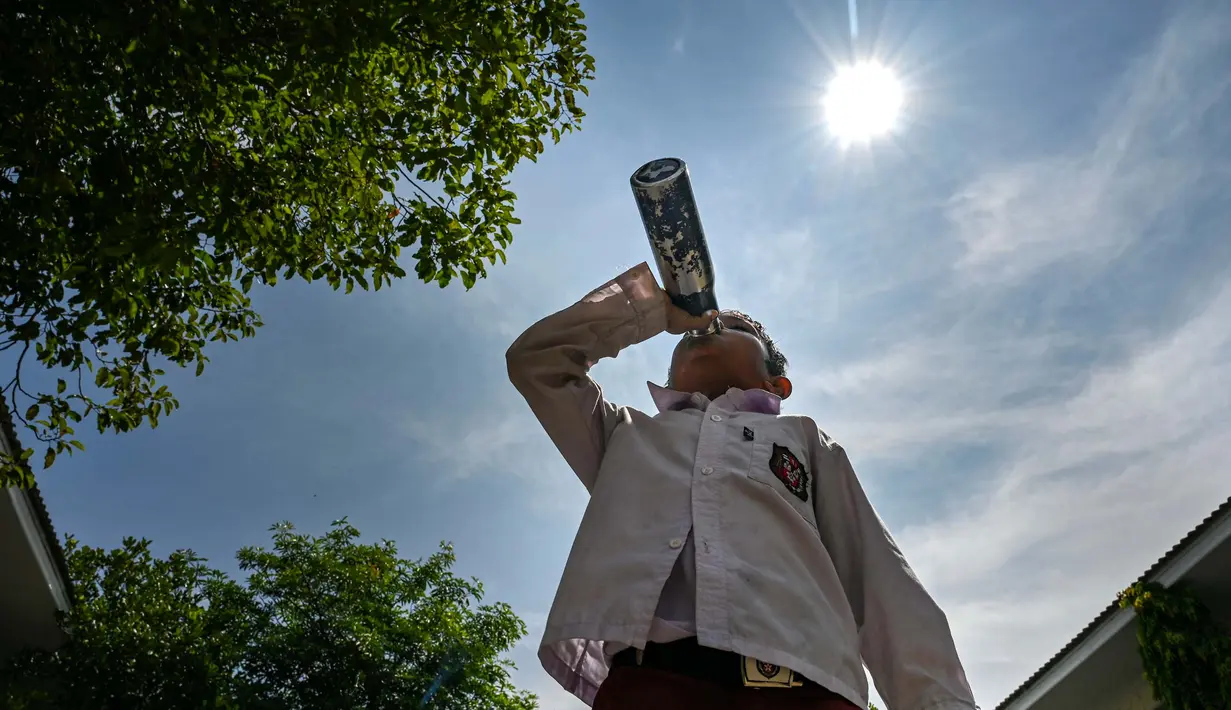 Puncak musim kemarau diprediksi akan terjadi pada bulan Juni hingga Juli 2024. (CHAIDEER MAHYUDDIN/AFP)