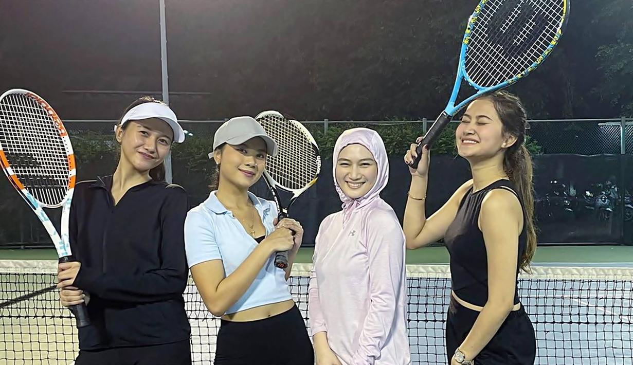 Dalam berbagai aktivitasnya sehari-hari, mantan anggota JKT48 generasi pertama ini banyak bagikan aktivitasnya dalam bercocok tanam. Pasalnya Melody merupakan lulusan dari jurusan pertanian semasa menempuh pendidikan tinggi. (Liputan6.com/IG/@melodylaksani92)