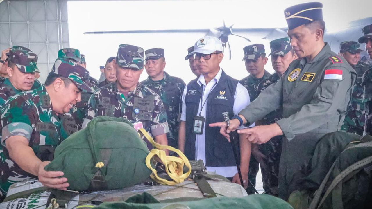 TNI AU Kirim Bantuan Kemanusiaan ke Gaza lewat Sistem Airdrop