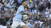 Pemain Lazio, Matias Vecino melakukan selebrasi setelah mencetak gol penyeimbang 1-1 ke gawang Juventus dalam laga lanjutan Liga Italia 2024/2025 di Olympic Stadium, Roma, Italia, Sabtu (10/05/2025) waktu setempat. (AP Photo/LaPresse/Fabrizio Corradetti)