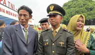 Kisah Haru Rizky, Anak Kuli Bangunan yang Dilantik Jadi Perwira TNI