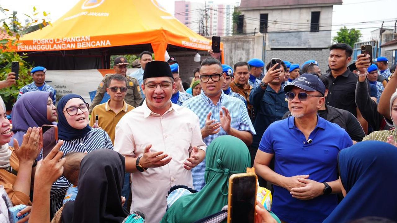 Kunjungi Lokasi Bencana Kebakaran, Ketum PAN Zulkifli Hasan Berikan Bantuan Hingga Semangati Anak-anak Pengungsi