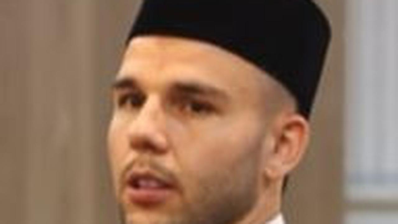 <b>Buktikan Hafal Lagu Indonesia Raya</b>