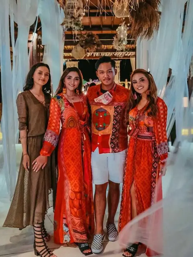6 Potret Kebersamaan Azriel Hermansah Bareng Keluarga Sarah Menzel, Makin Akrab