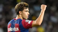 Penyerang Barcelona Joao Felix merayakan gol kelima timnya yang dicetak ke gawang Royal Antwerp pada laga matchday 1 Grup H Liga Champions 2023/2024 di Estadio Olimpico Lluis Companys, Rabu (20/9/2023) dini hari WIB. (Josep LAGO / AFP)