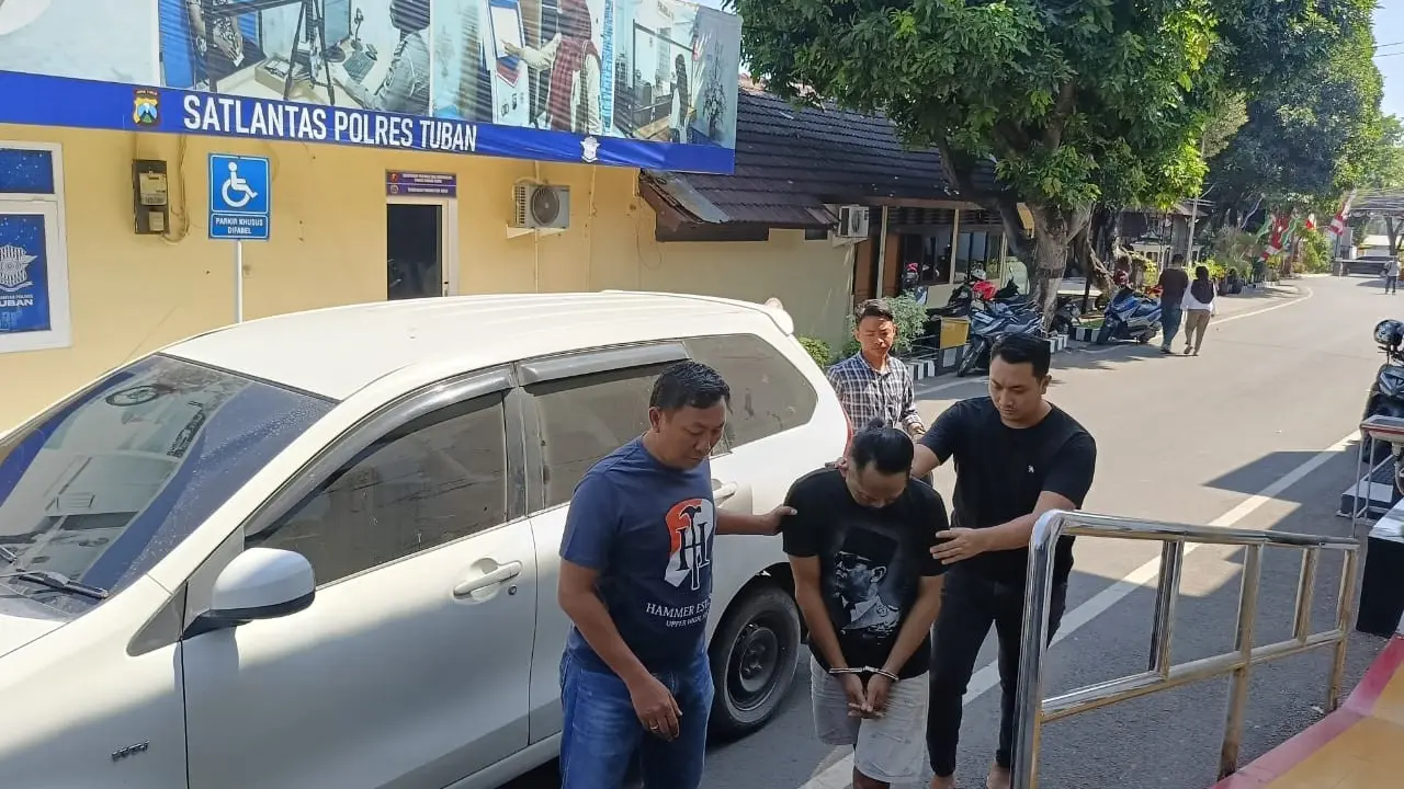 Polres Tuban membongkar peredaran narkotika berkedok warung kopi di kawasan parkir wisata Sunan Bonang. (Adirin/Liputan6.com)