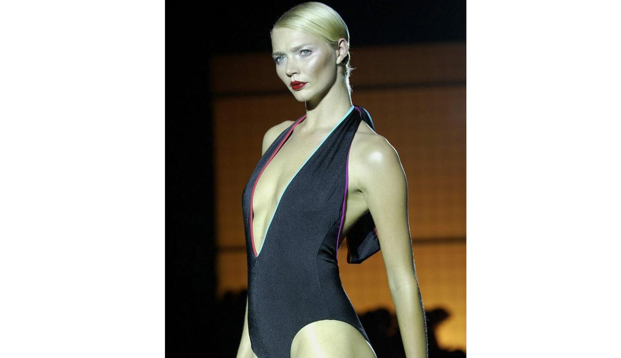 Jodie Kidd saat tampil pada London Fashion Week, Jodie adalah model, presenter TV dan juga penggemar sekaligus pebalap olah raga motosport. (EPA/PS/Yui Mok/UK)