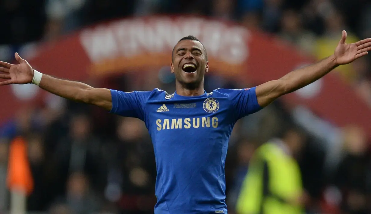 Ashley Cole bermain di Arsenal tahun 1998-2006 sebelum pindah ke Chelsea. Bersama Chelsea, Cole meraih gelar Liga Inggris, 4 kali Piala FA, Liga Champions, dan Liga Europa. (AFP/Patrik Stollarz)