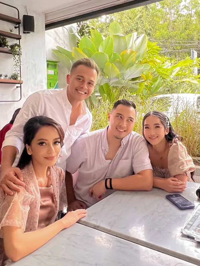 Kedekatan DJ Freya dan Rio Alief Drummer Noah, Tampil Mesra Kondangan Bareng