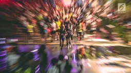 Ribuan pelari mengikuti Jakarta Marathon 2018 di Gelora Bung Karno, Jakarta, Minggu (28/10). Ada lima nomor lari, yakni marathon (42,195 km), half marathon (21 km), 10 K, 5K, dan maratoonz (lari untuk anak-anak). (Liputan6.com/Faizal Fanani)