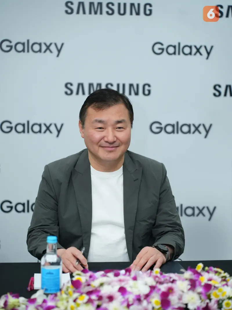 President & Head of Mobile eXperience Business at Samsung Electronics TM Roh