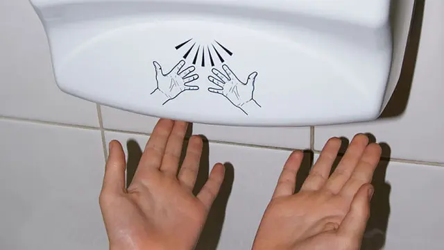 Higienis Mana Keringkan Tangan Pakai Hand Air Dryer Atau Tisu