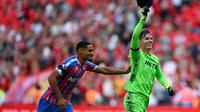 Dean Henderson, kiper Crystal Palace saat laga Community Shield melawan Liverpool di Stadion Wembley, London, Minggu (10-8-2025). (Dok. X @CPFC)