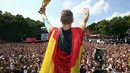 Ratusan ribu warga Jerman berkumpul di Berlin, (15/7/2014), untuk menyambut serta merayakan kemenangan Der Panzer menjuarai Piala Dunia 2014. (REUTERS/Alex Grimm/Pool)