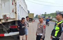 Polres Serang Tertibkan Parkir Liar di Bahu Jalan Raya, Cegah Kecelakaan Fatal