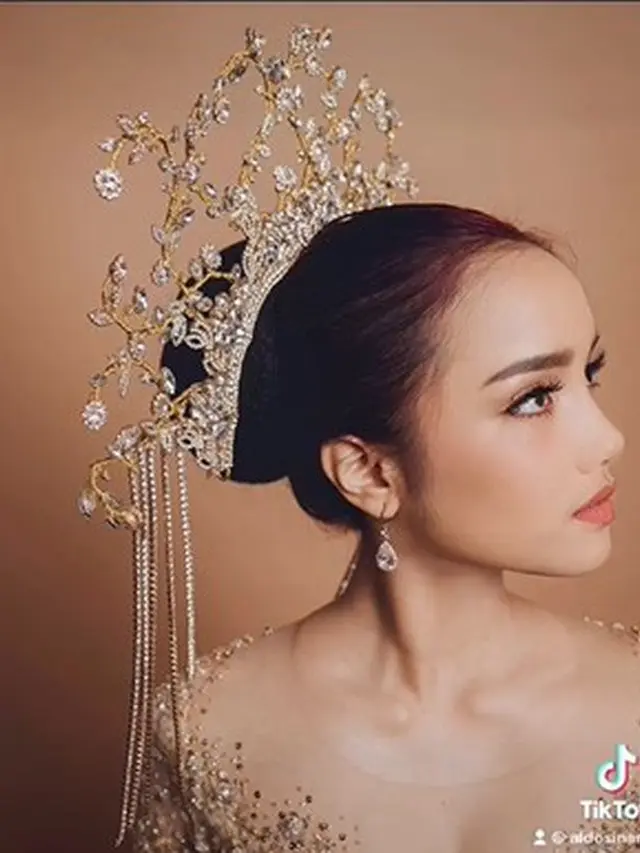 Tampil Bak Pengantin, Ini 7 Pemotretan Terbaru Fuji yang Menawan