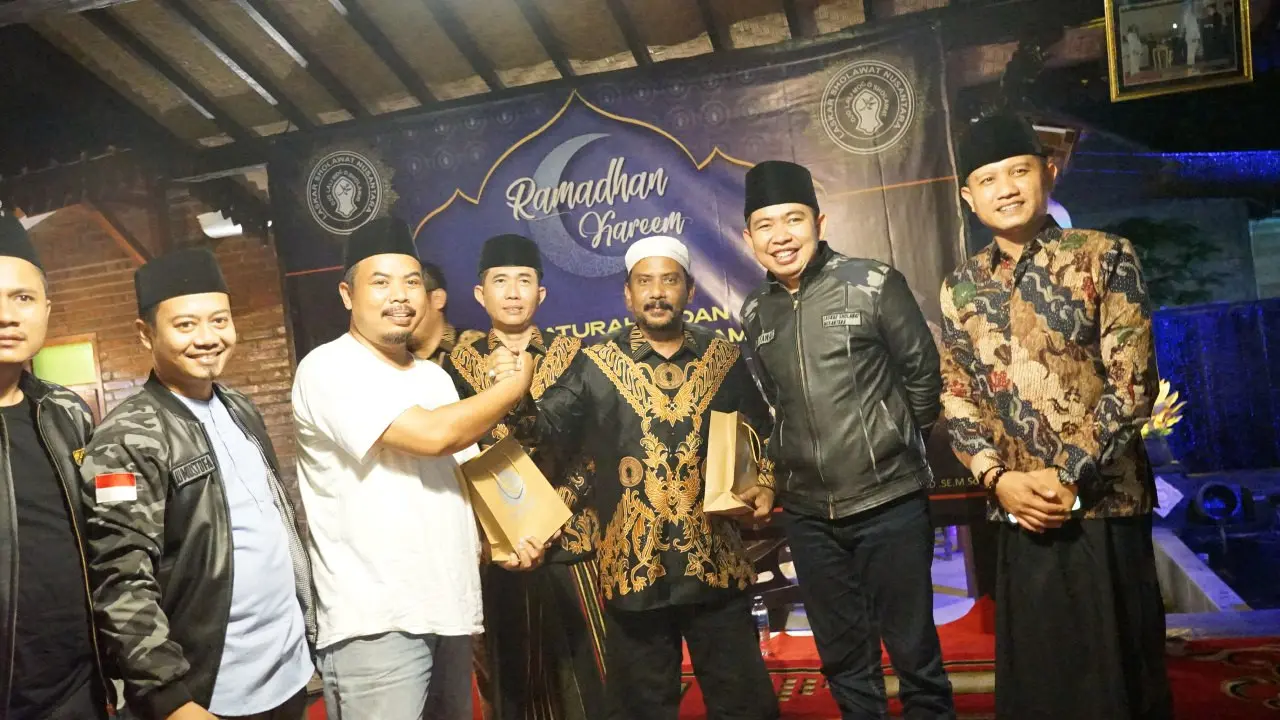 Presiden Laskar Sholawat Nusantara, Gus Mufa saat menghadiri kegiatan LSN di Banyuwang, sekaligus menutup rangkaian kegiatan LSN selama Ramadan 2022. (Istimewa).
