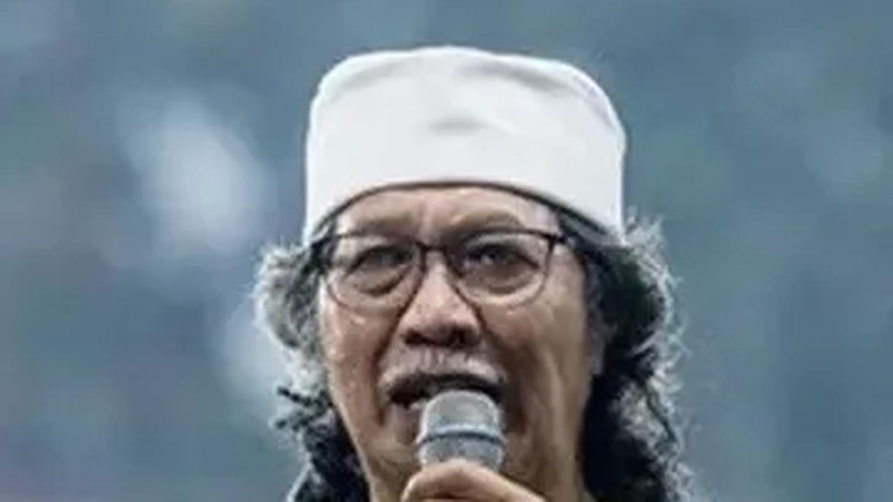 Kondisi Membaik, Cak Nun Keluar dari Ruang ICU