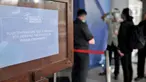 Papan pemberitahuan pemeriksaan suhu tubuh terpampang saat GAIKINDO Indonesia International Commercial Vehicle Expo (GIICOMVEC) 2020 di JCC, Jakarta, Kamis (5/3/2020). Pihak GIICOMVEC memeriksa suhu tubuh pengunjung untuk mengantisipasi penyebaran virus corona (COVID-19). (merdeka.com/Iqbal Nugroho)