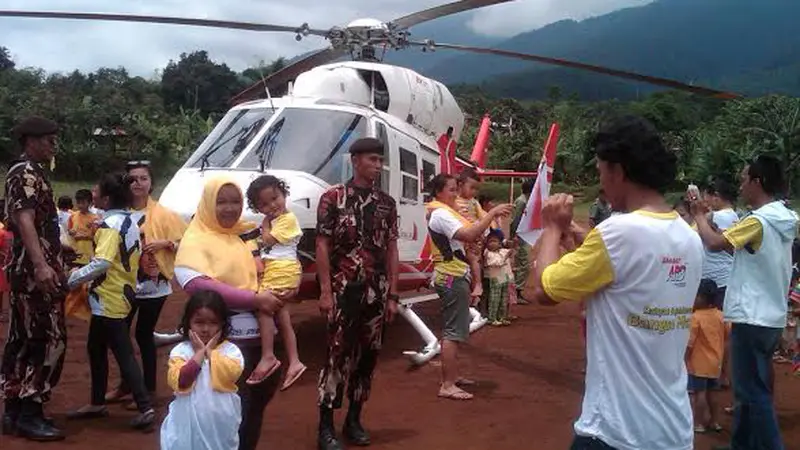 Helikopter ARB Jadi Objek Selfie Warga Bogor 