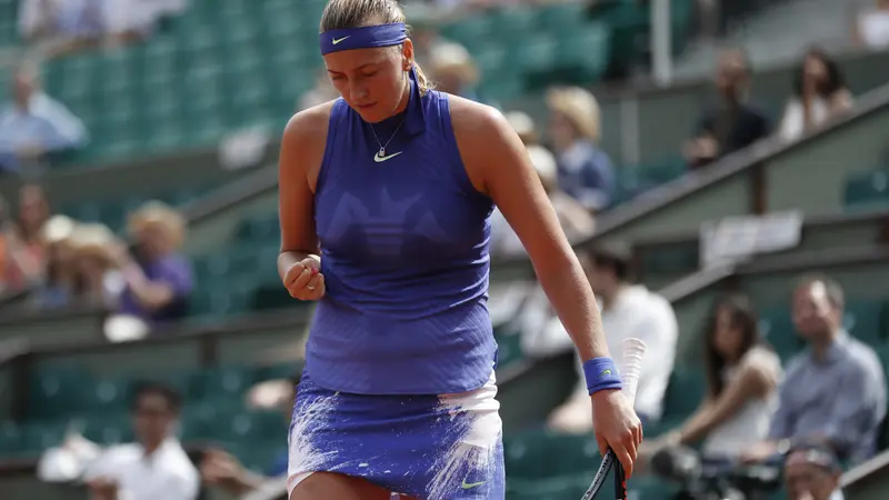 Petra Kvitova rayakan kemenangan atas Julia Boserup pada putaran pertama Prancis Terbuka, Minggu (28/5/2017). Kvitova unggul 6-3, 6-2. 