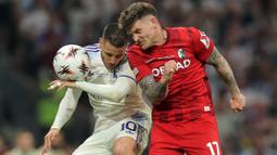 Aston Villa sukses menggasak wakil Jerman, SC Frieburg dengan skor 3-0 dalam partai final yang berlangsung di Besiktas Park, Istanbul, Turki, Rabu (20/05/2026) malam waktu setempat. (AP Photo/Francisco Seco)