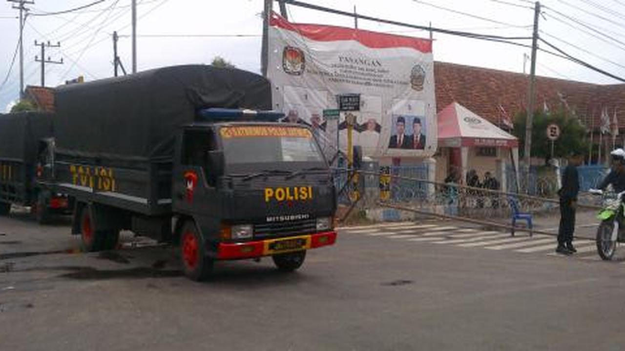 KPUD Bangkalan dijaga ketat, TPS masih sepi peminat
