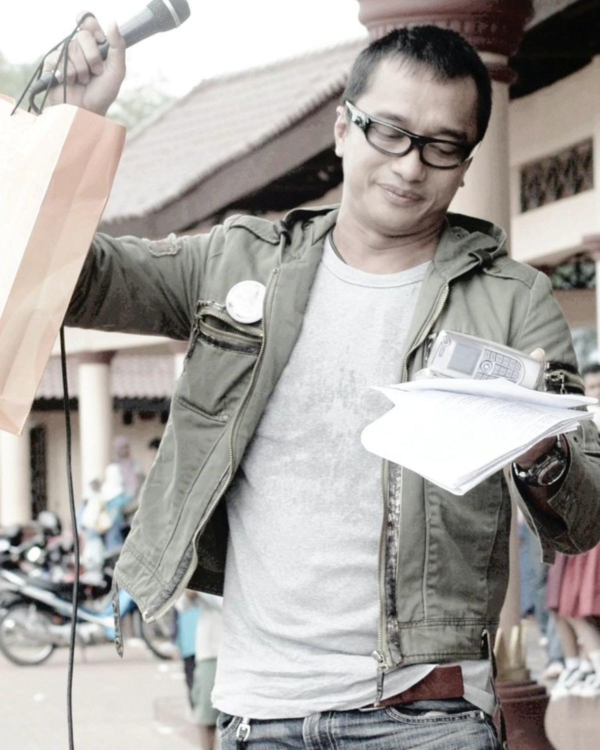 Nama Dik Doank jarang terdengar di layar kaca. Bagaimana kabar terbarunya? Lihat foto-fotonya di sini!