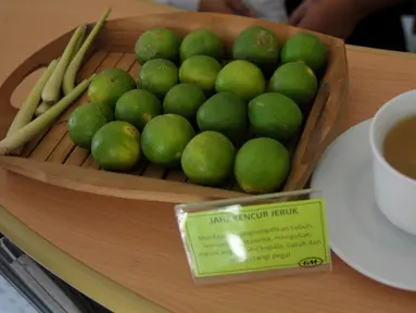 Secangkir jamu siap minum, Tawangmangu, Jateng, Selasa (31/3/2015). Jamu dipercaya oleh masyarakat Indonesia secara turun temurun bisa mengobati berbagai macam penyakit.(Liputan6.com/Johan Tallo)