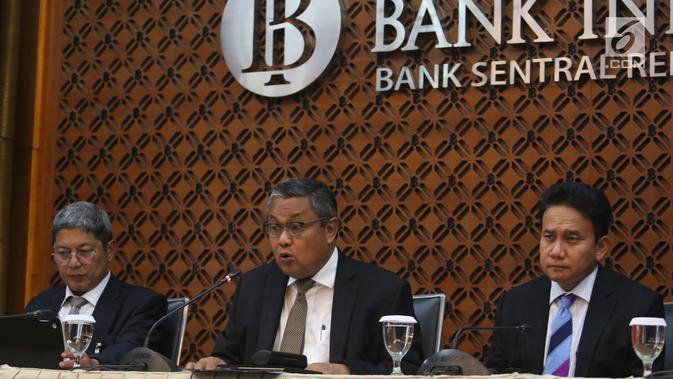 Gubernur Bank Indonesia (BI) Perry Warjiyo menggelar konferensi pers di Jakarta, Kamis (17/1). Bank Indonesia ( BI) memutuskan menahan suku bunga acuan BI 7-Days Reverse Repo Rate (BI-7RRR) pada level 6 persen. (Liputan6.com/Angga Yuniar)