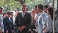 Kepala Badan Gizi Nasional (BGN) Sudaryono disambut disambut jajaran pejabat BGN saat tiba di Gedung BGN, Jakarta, Rabu (22/07/2026).
