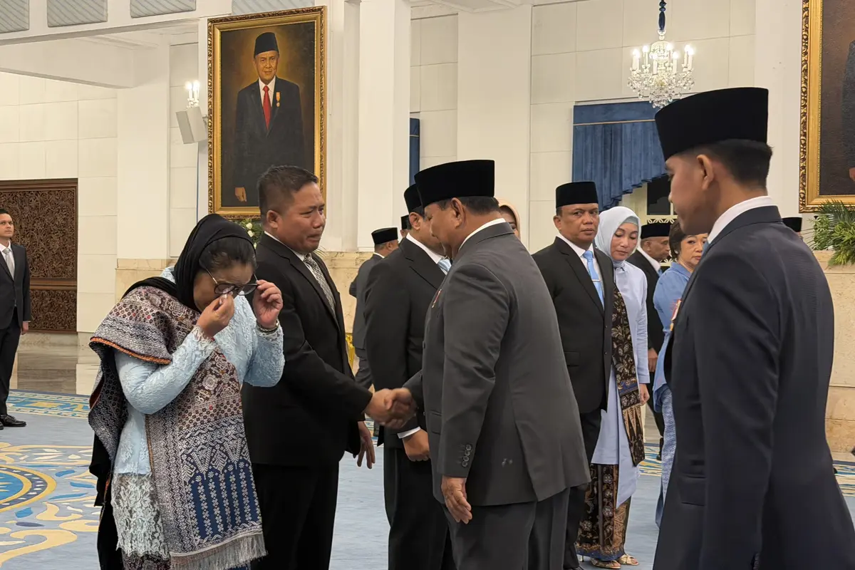 Nanik S Deyang menangis terharu usai dilantik Presiden Prabowo Subianto menjadi Kepala BGN.