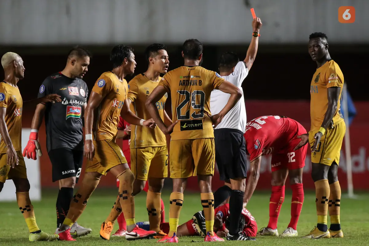 Foto: Sabtu Sore Kelabu, Pertandingan BRI Liga 1 Antara Persija Jakarta Kontra Bhayangkara Berakhir Remis