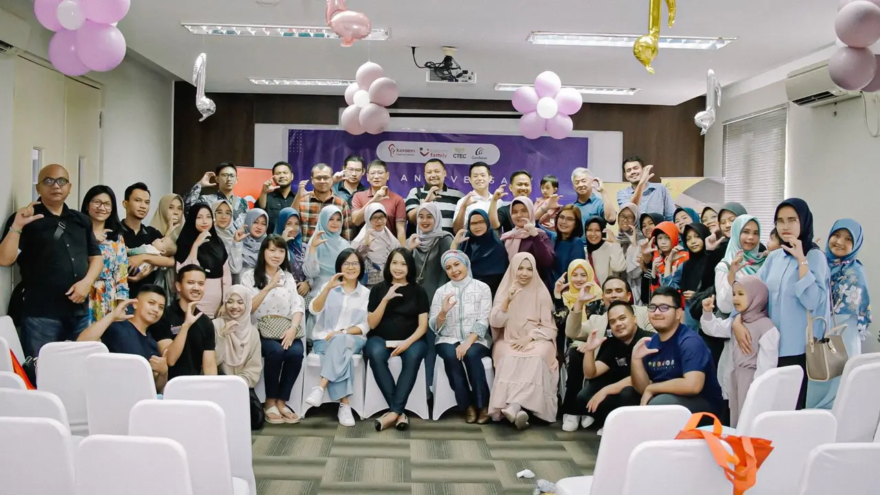 Kasoem Hearing Center memperkenalkan teknologi pendengaran terbaru dari Cochlear, yaitu Nucleus 8 Sound Processor.