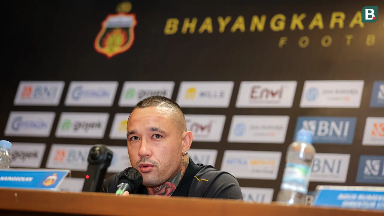 Foto: Direkrut dengan Harga Fantastis, Radja Nainggolan Resmi Dikenalkan Bhayangkara FC untuk Putaran Kedua BRI Liga 1 2023/2024