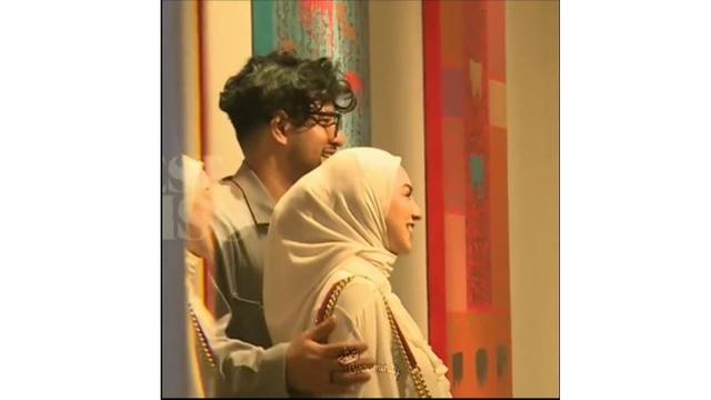 6 Potret Mesra Irish Bella dan Ammar Zoni di Pameran Lukisan, Patahkan Isu Cerai